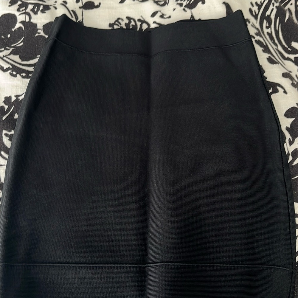 BCBG stretchy skirt